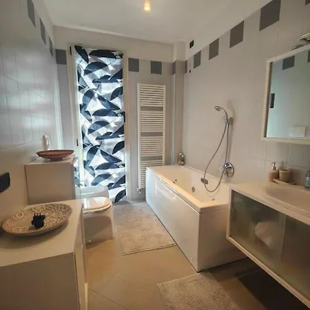 Glamour House, Comoda A Tutti I Servizi Πάρμα