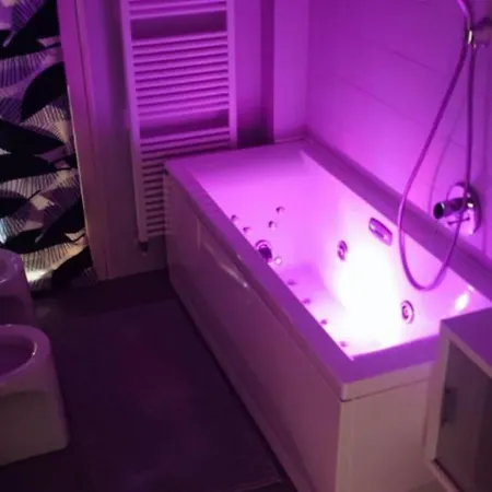 Glamour House, Comoda A Tutti I Servizi