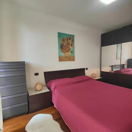 Glamour House, Comoda A Tutti I Servizi * Parma