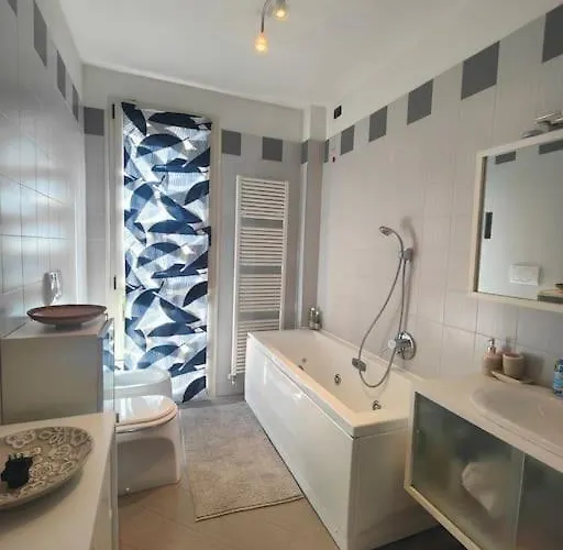 Glamour House, Comoda A Tutti I Servizi * Parma