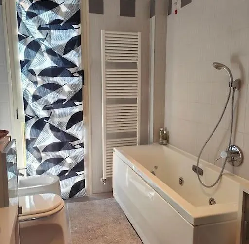 Glamour House, Comoda A Tutti I Servizi Parma