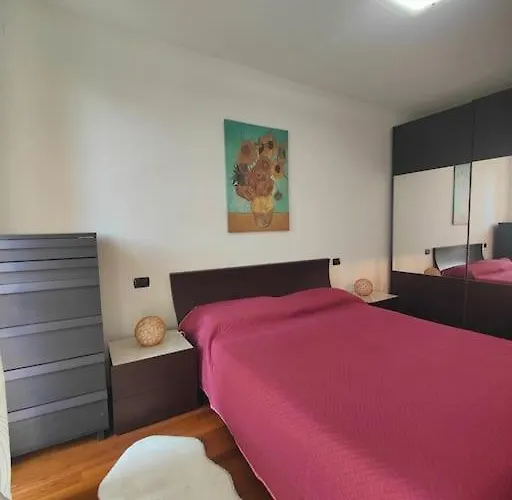 Glamour House, Comoda A Tutti I Servizi * Parma